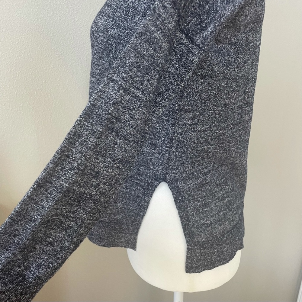 J Crew blue V neck sweater 55% merino wool 46% linen slits on side size XS - Picture 6 of 7